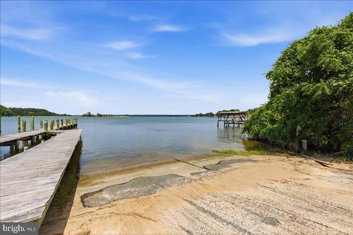GOLDEN BEACH - Residential