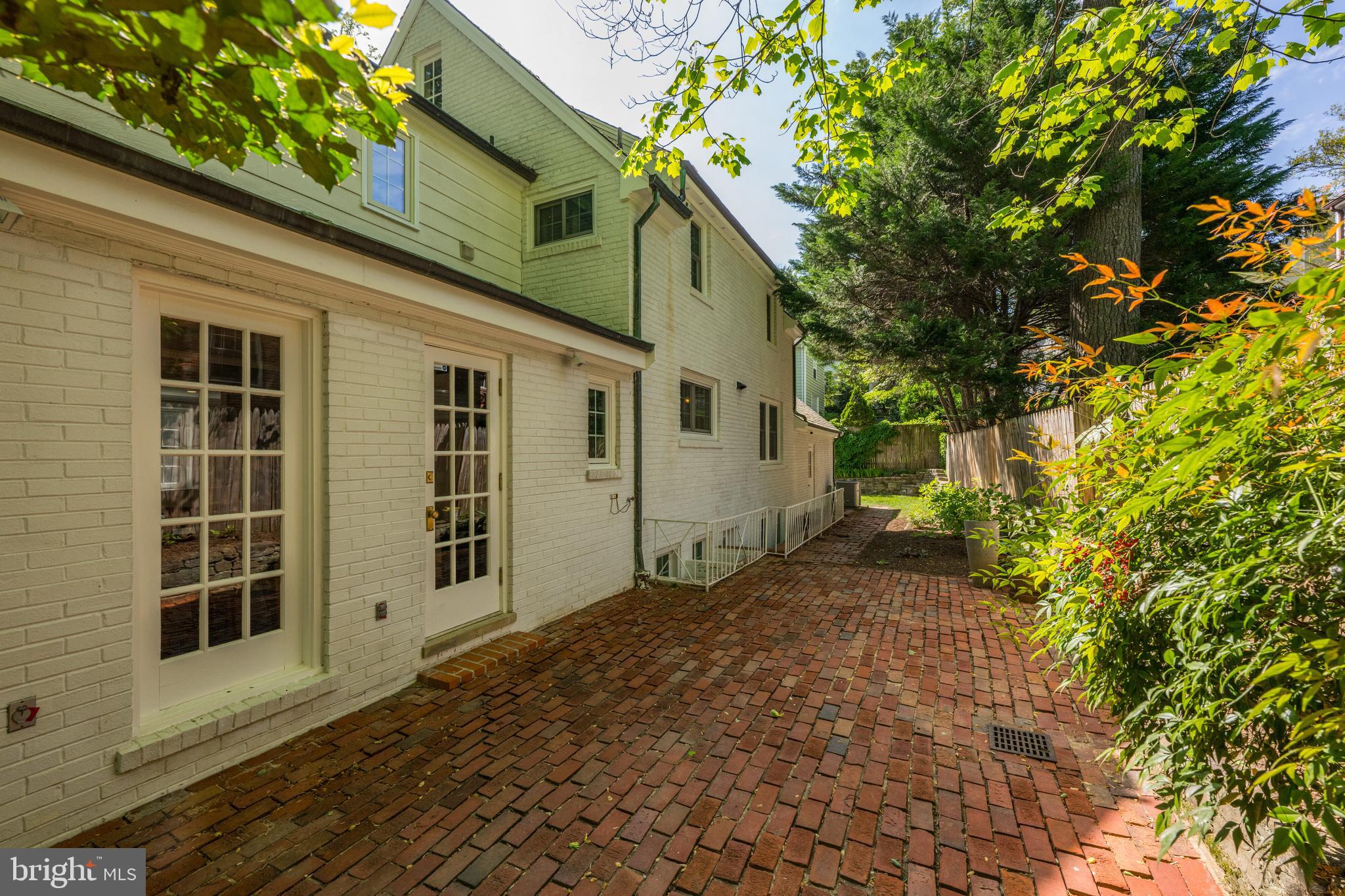 WESTMORELAND HILLS - Residential