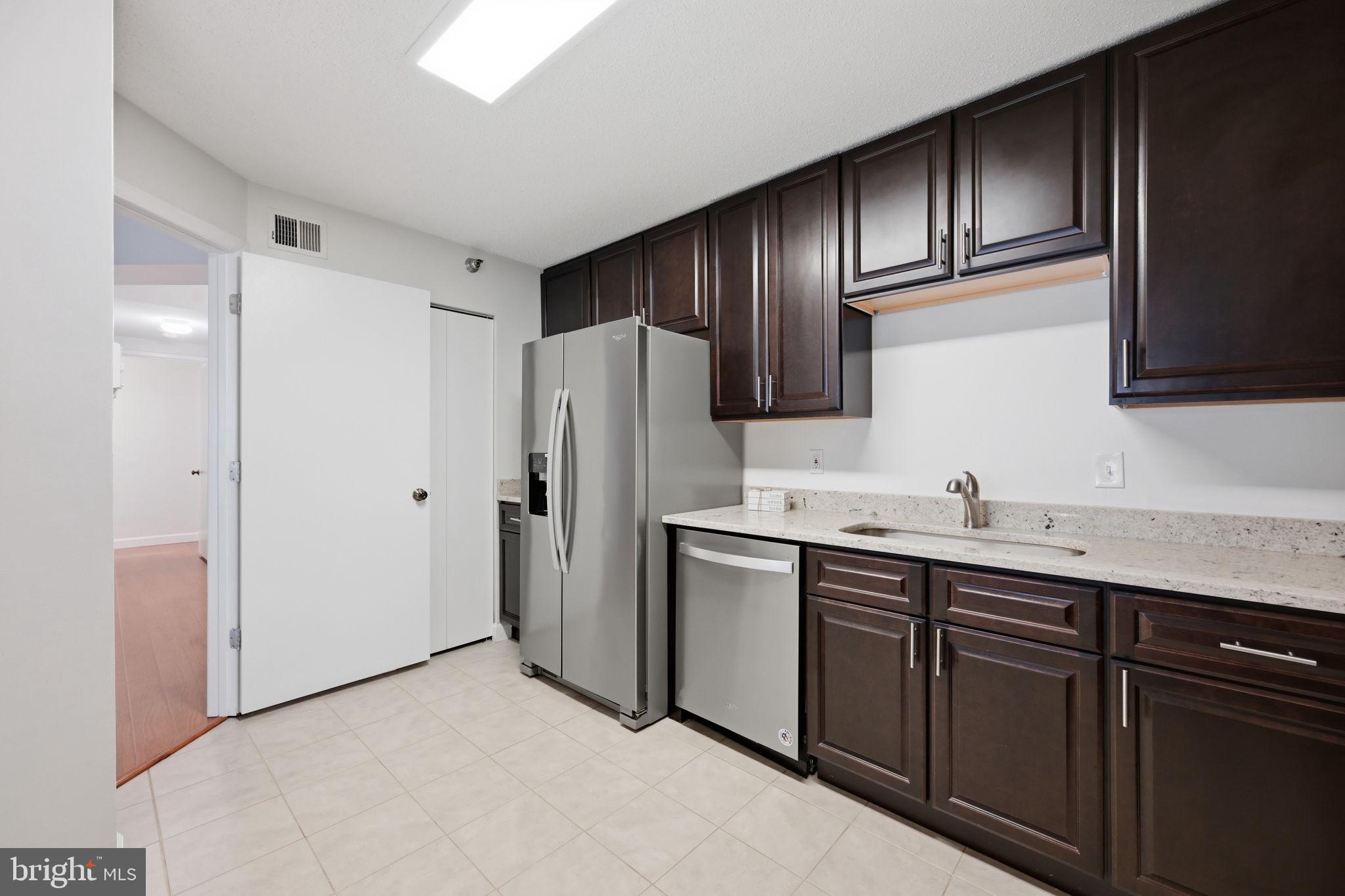 LEISURE WORLD - Residential