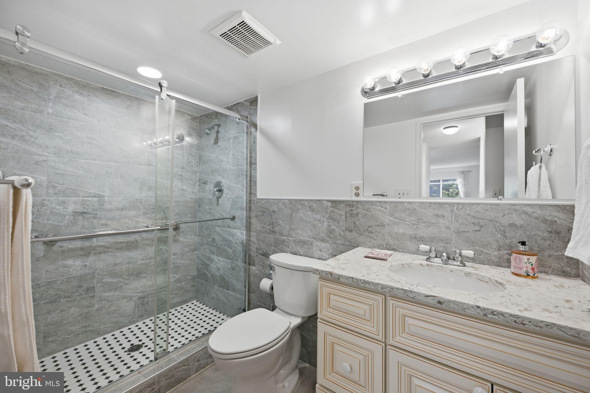 LEISURE WORLD - Residential