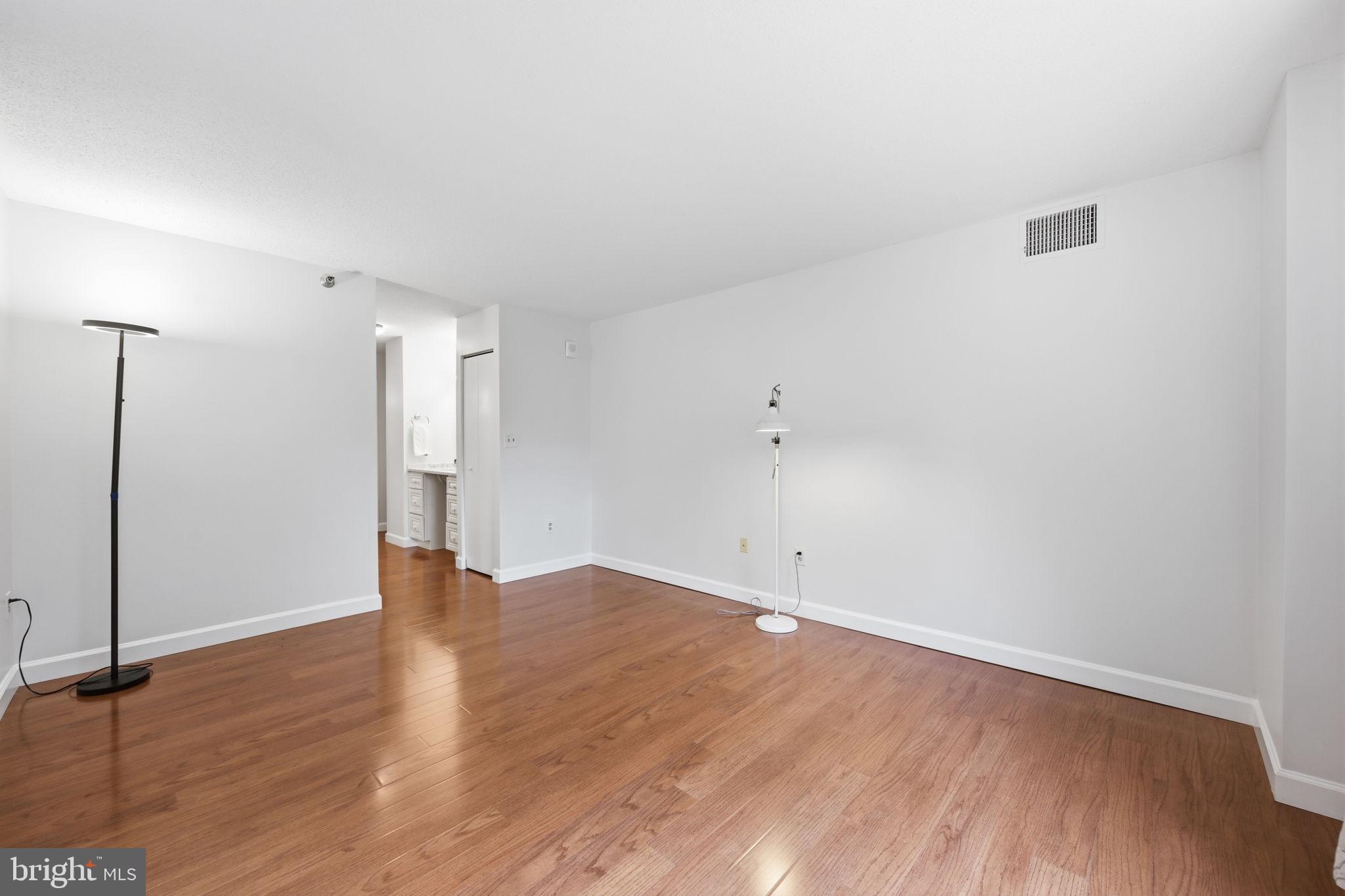 LEISURE WORLD - Residential