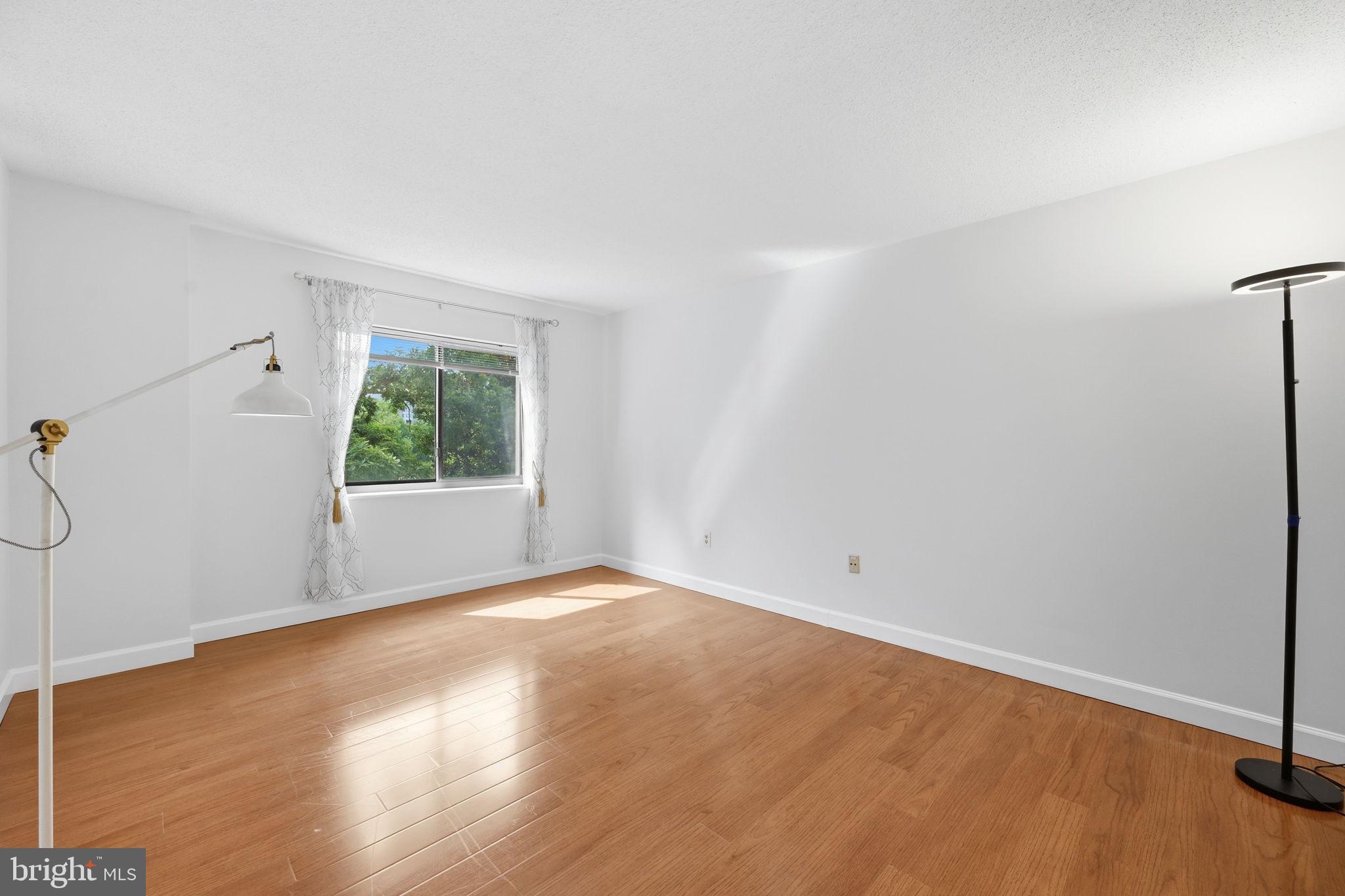 LEISURE WORLD - Residential