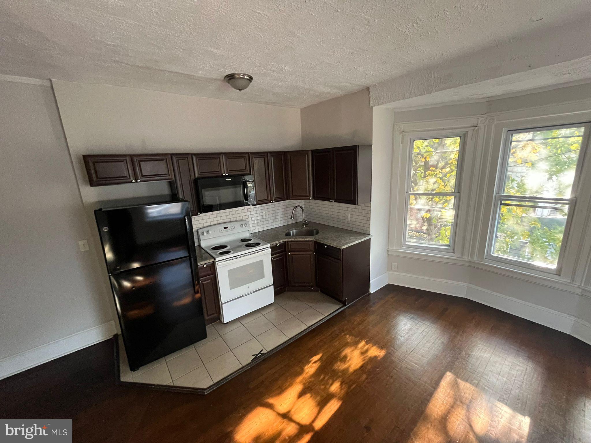 This beautiful, newly renovated Second floor apartment features 1 bedroom and one bathroom! The gorgeous kitchen includes brand new cabinets and ample cabinet/counter space. New appliances recently installed. The bedroom is bright and open, with a lot of storage space and windows. The full bathroom was also recently renovated and is sleek, modern, and comfortable.

Close here you can find: Al-Sham Restaurant 4, Germantown Medical Center, Lest We Forget Museum of Slavery, Drexel university. and much more

What are you waiting to apply for this beautiful house?

(Before apply you MUST see the property in person, we just accept our applications, not external)