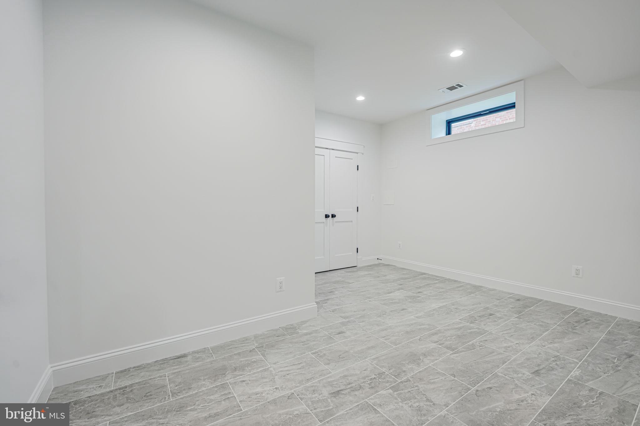 ADDISON HEIGHTS - Residential
