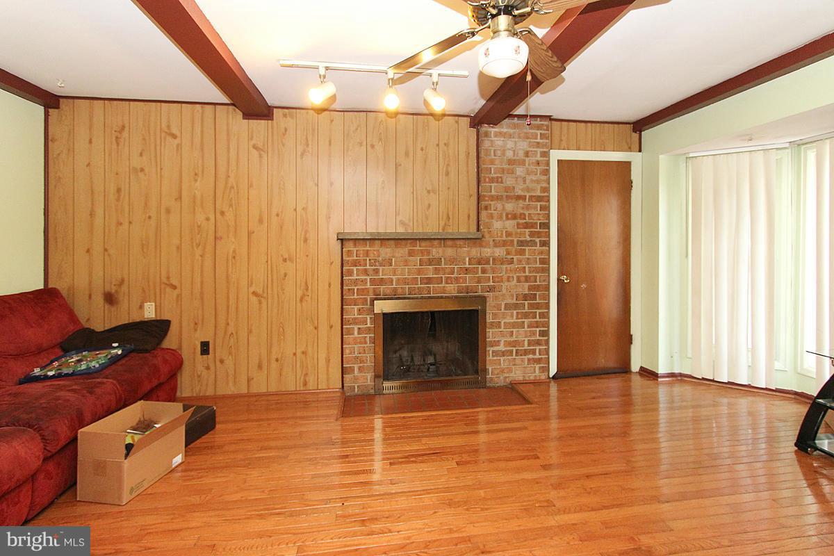 SNOWDEN OAKS - Residential