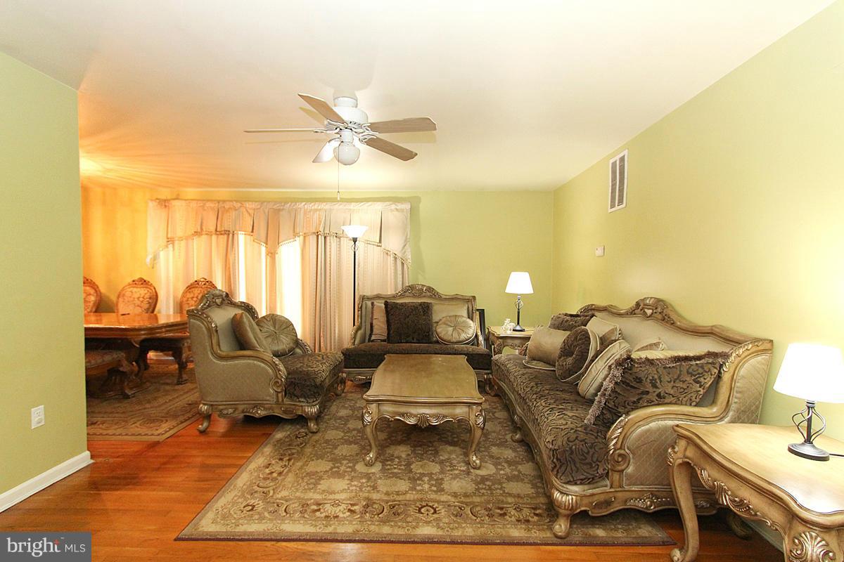 SNOWDEN OAKS - Residential
