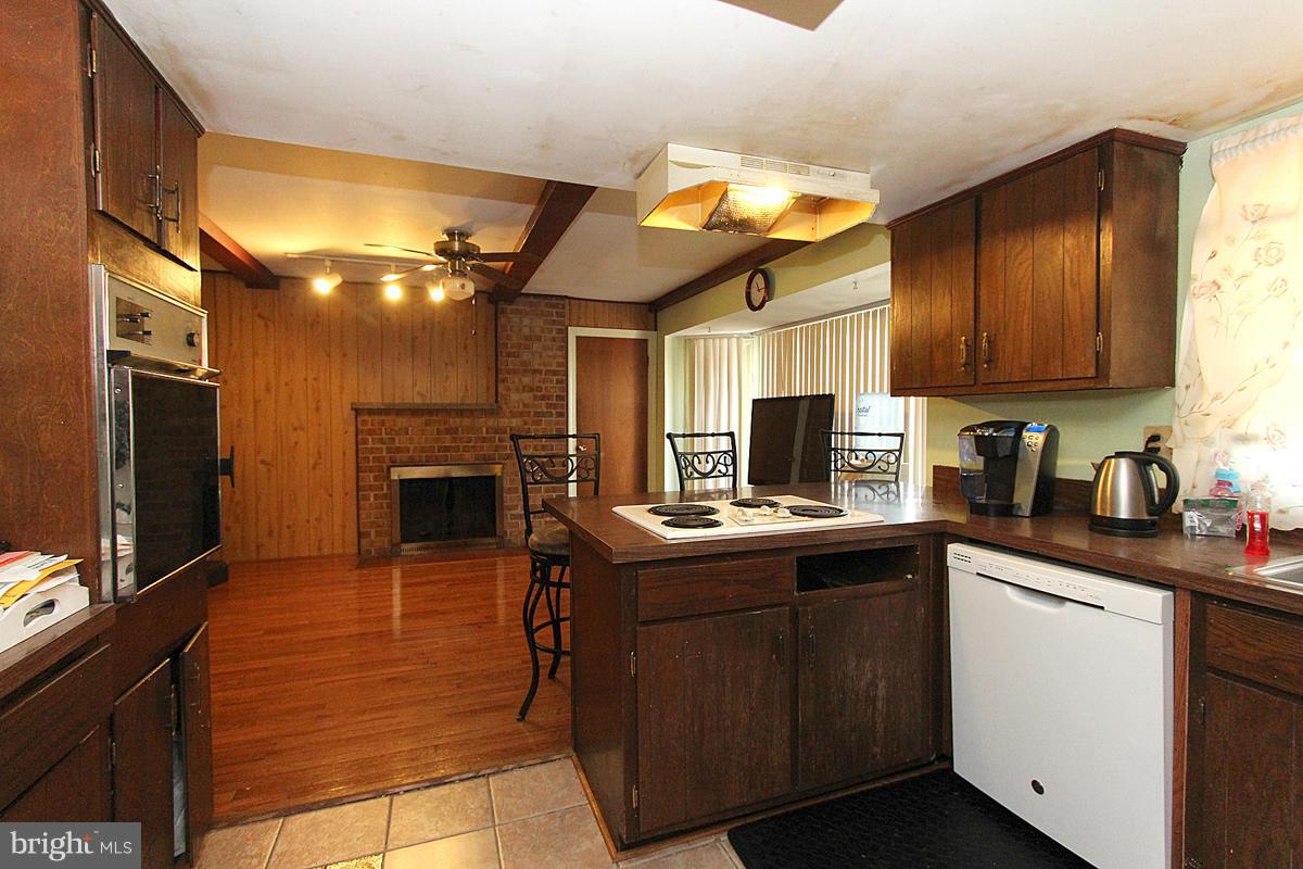 SNOWDEN OAKS - Residential