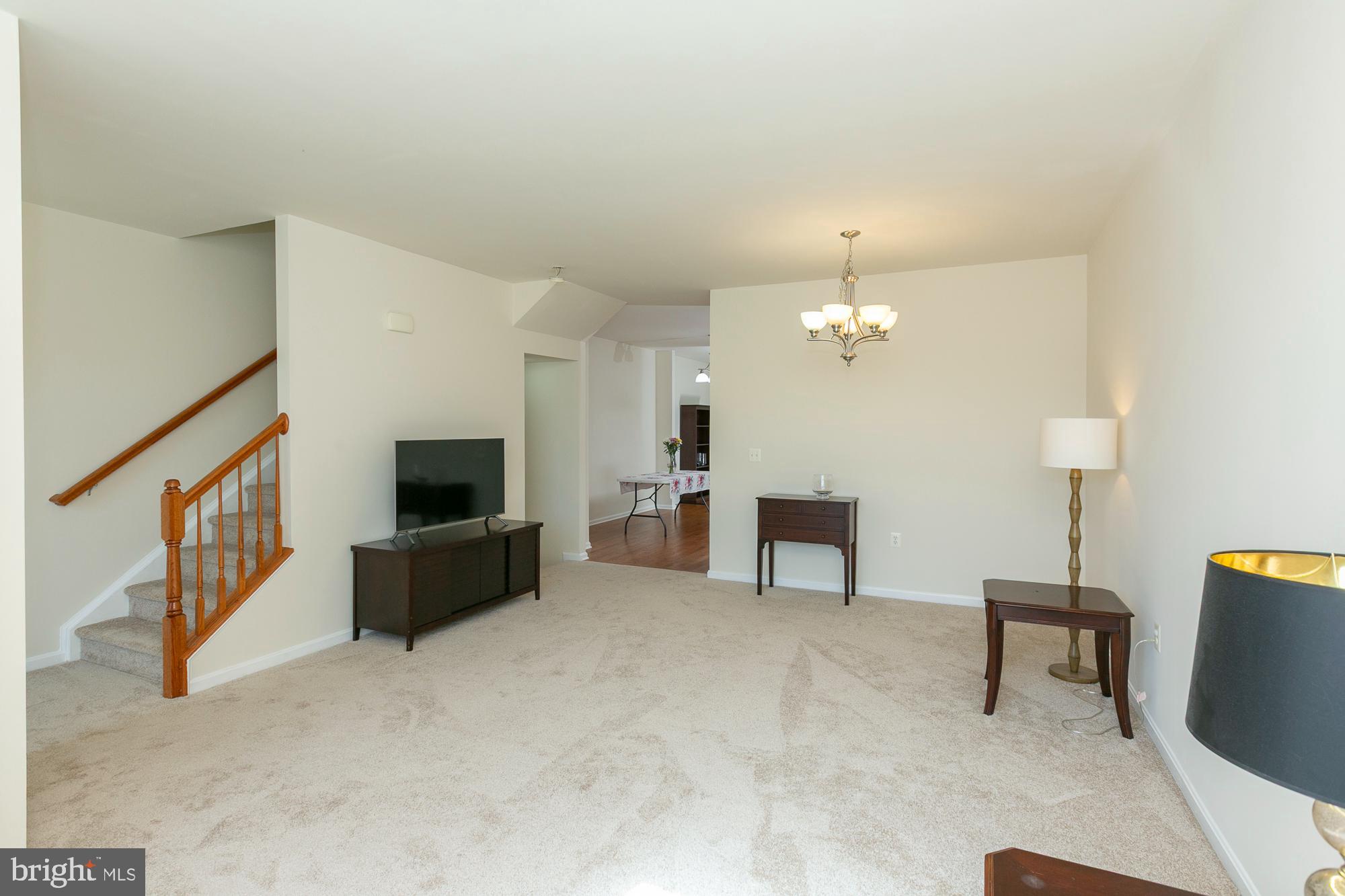 COLONIAL HILLS - Residential