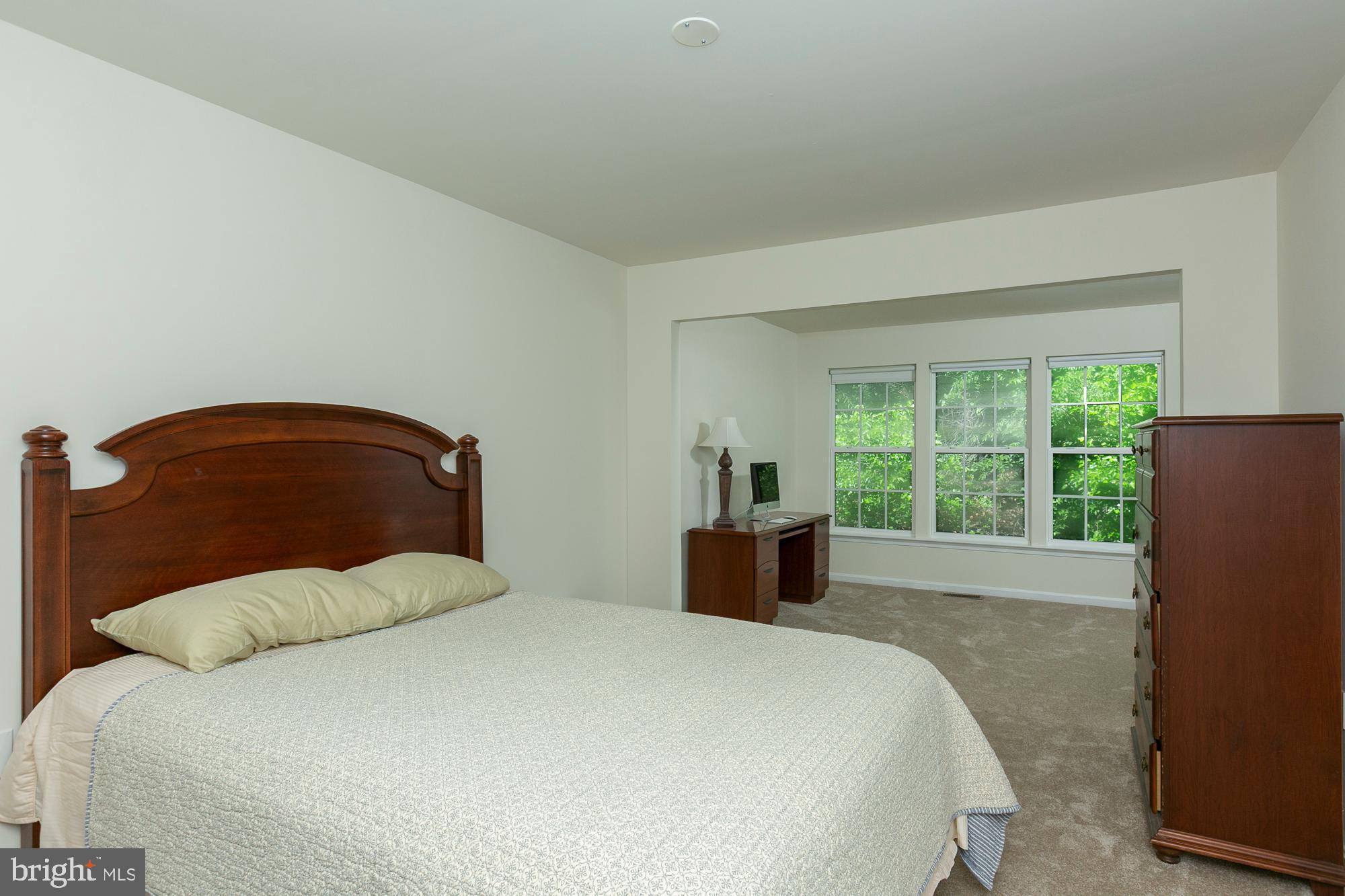COLONIAL HILLS - Residential