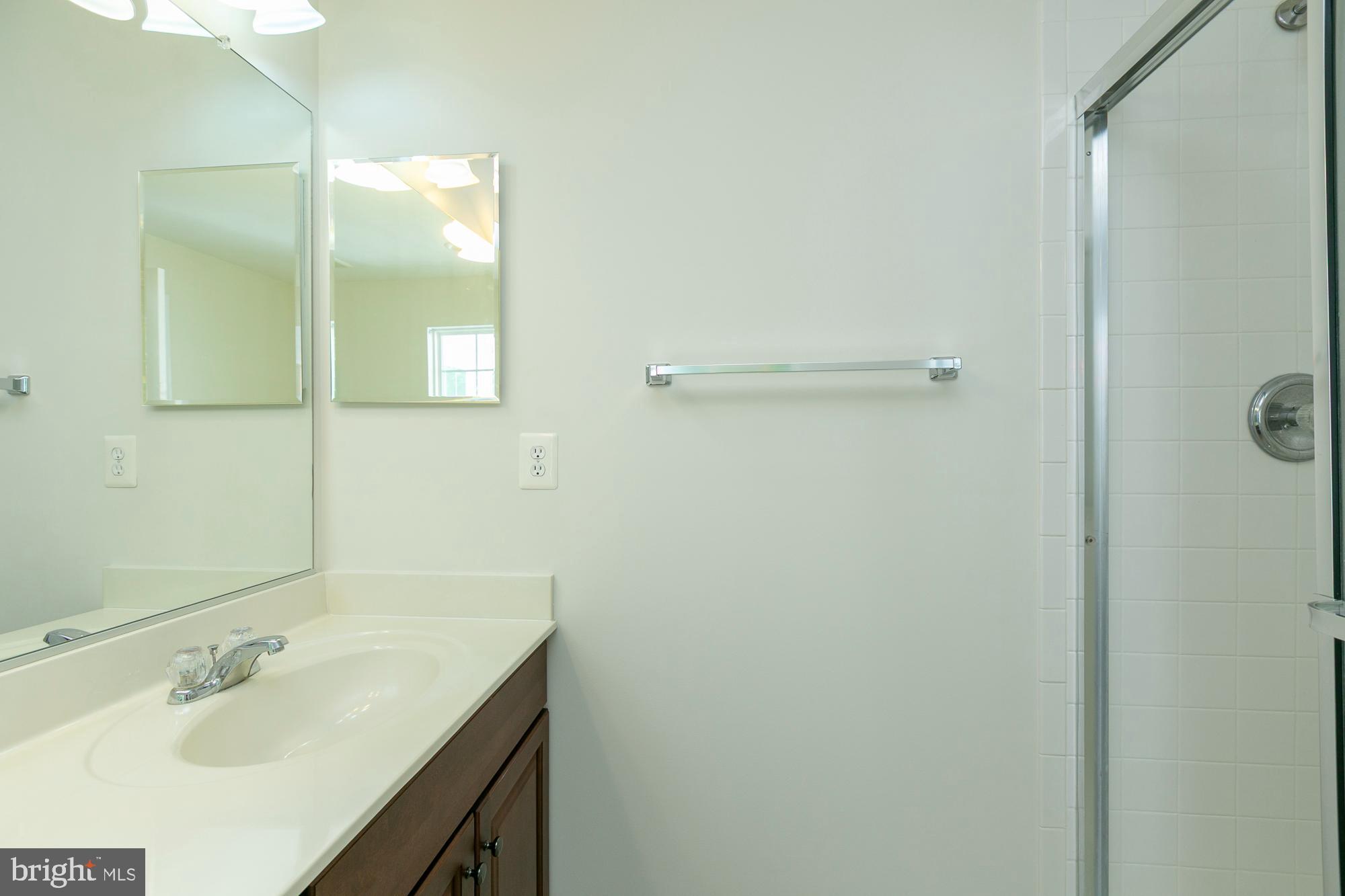 COLONIAL HILLS - Residential