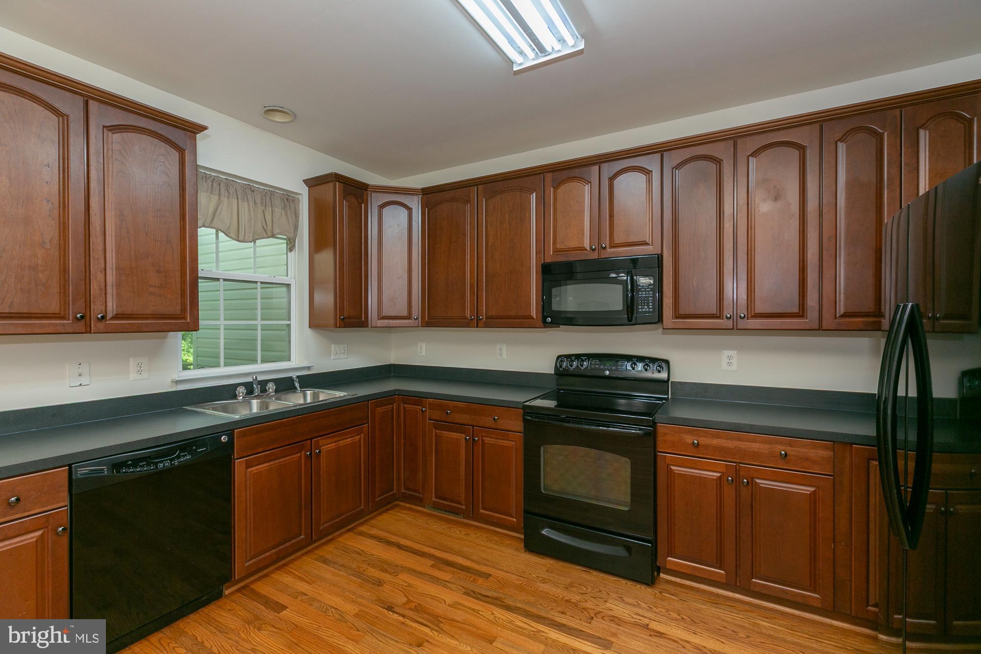 COLONIAL HILLS - Residential