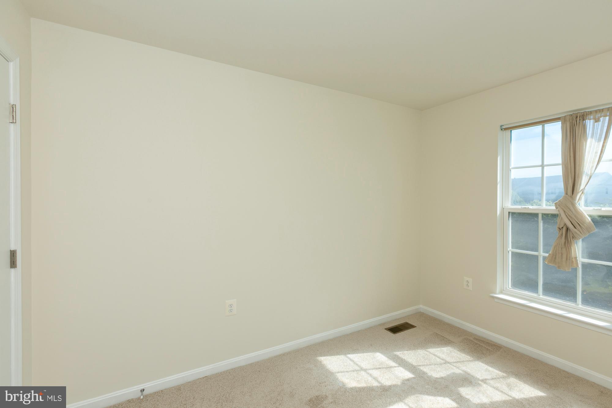 COLONIAL HILLS - Residential