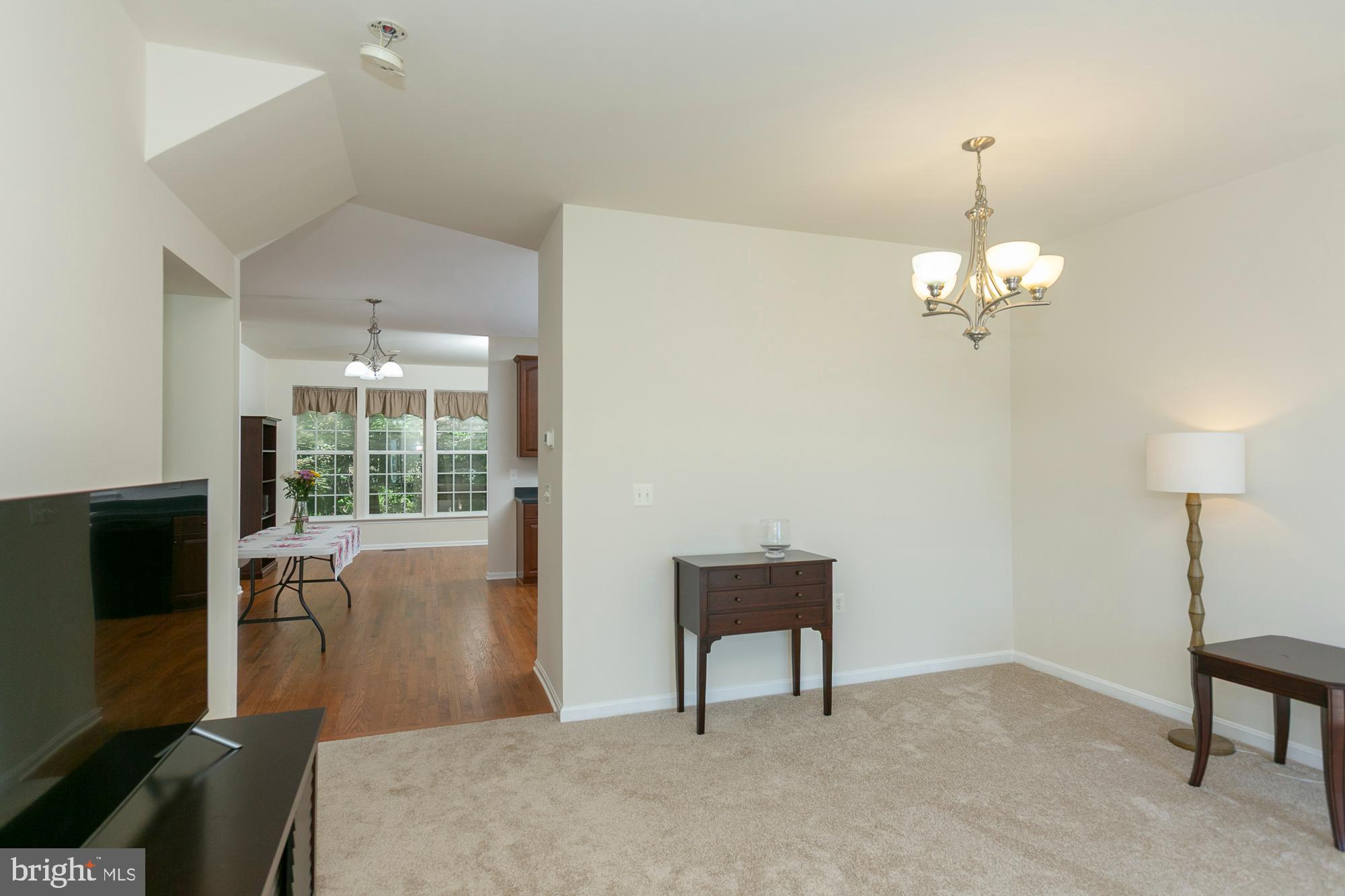 COLONIAL HILLS - Residential