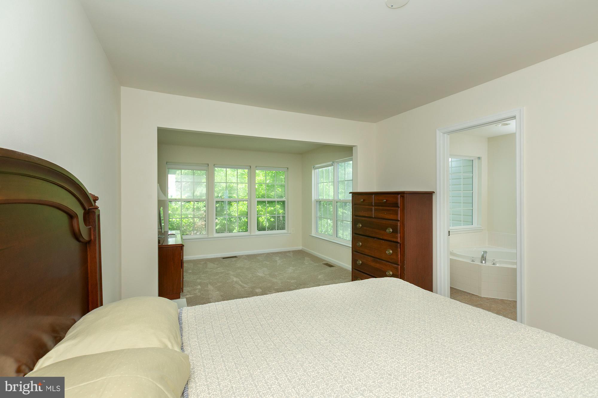 COLONIAL HILLS - Residential