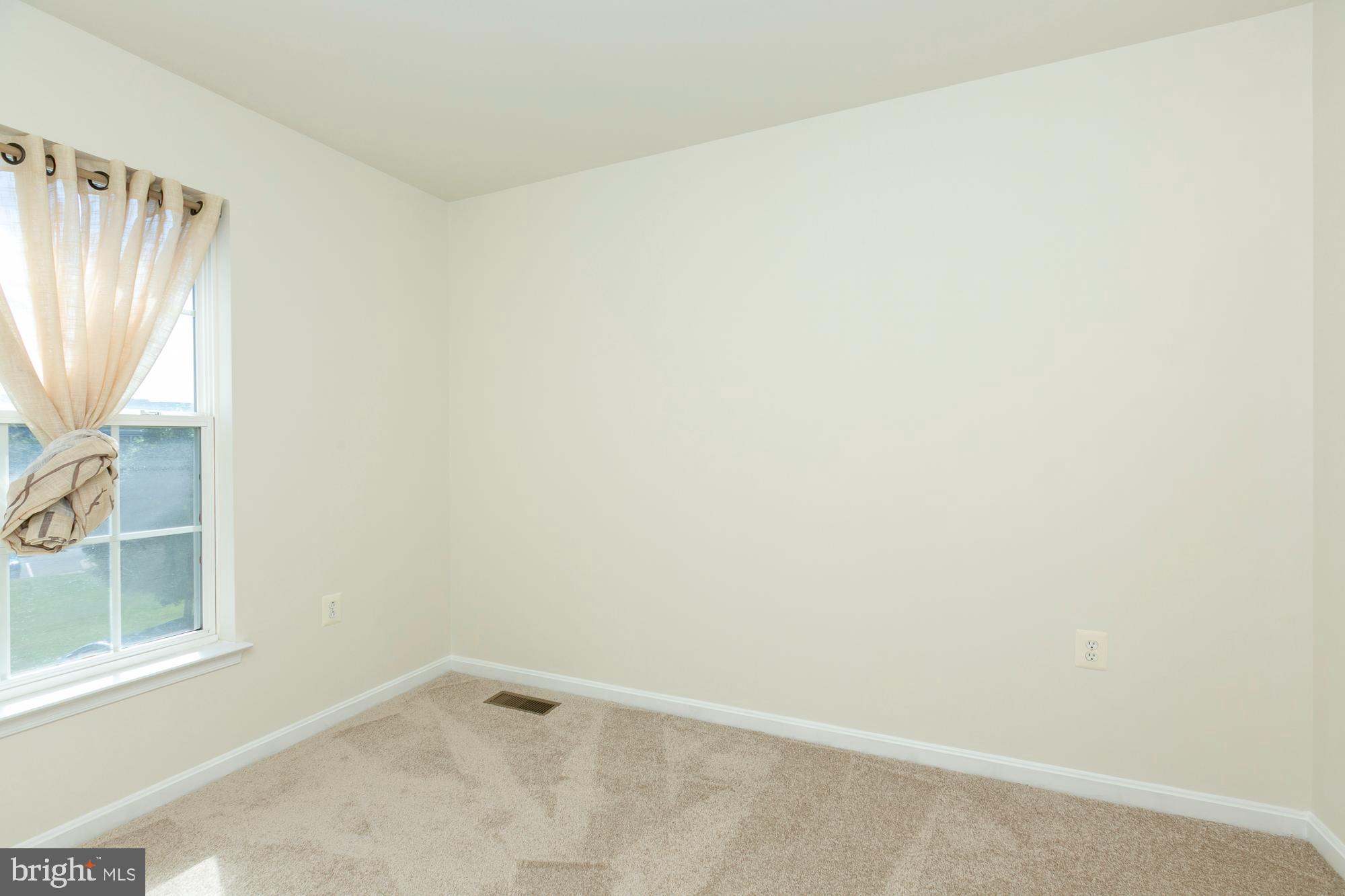 COLONIAL HILLS - Residential