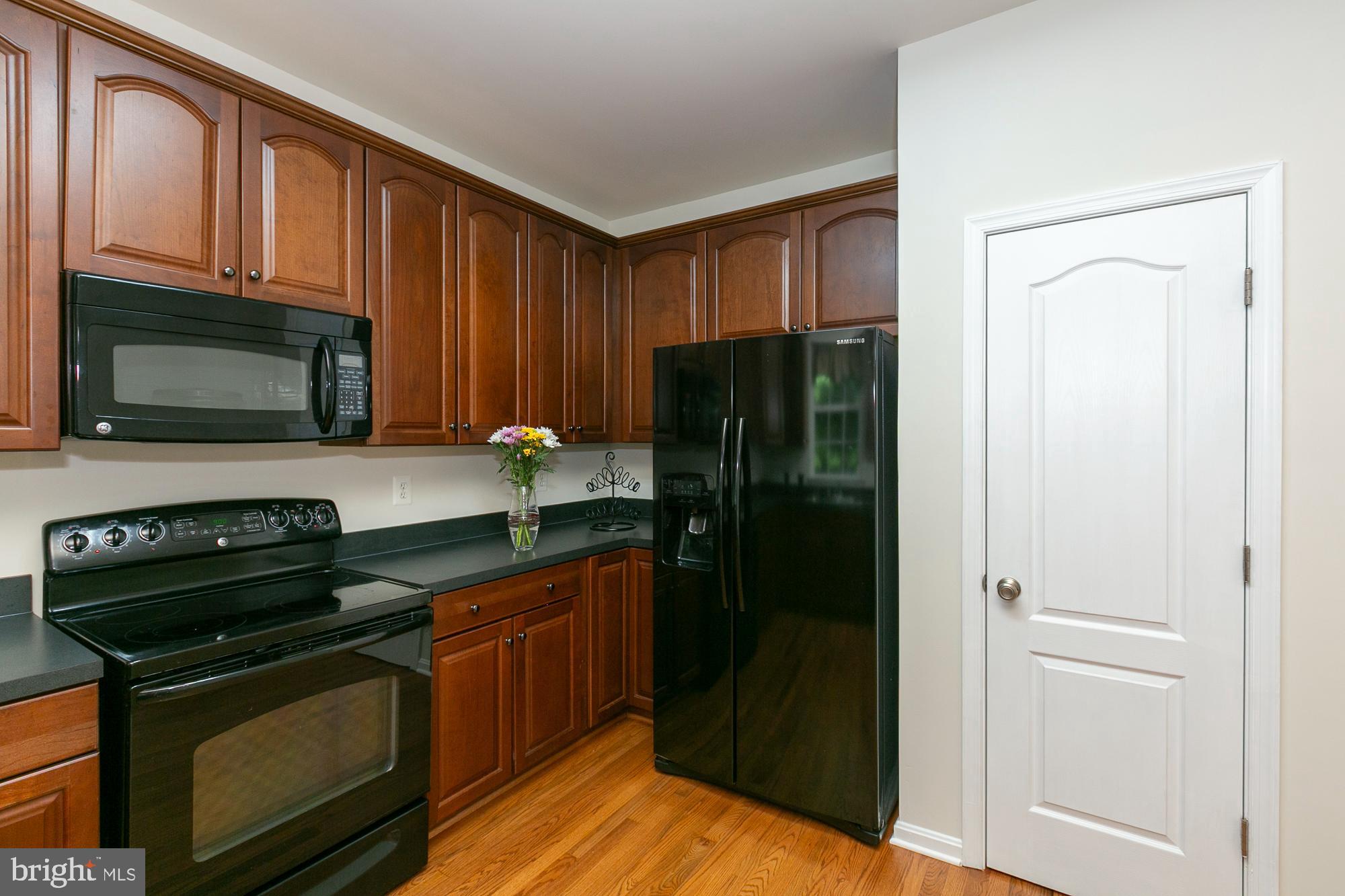 COLONIAL HILLS - Residential