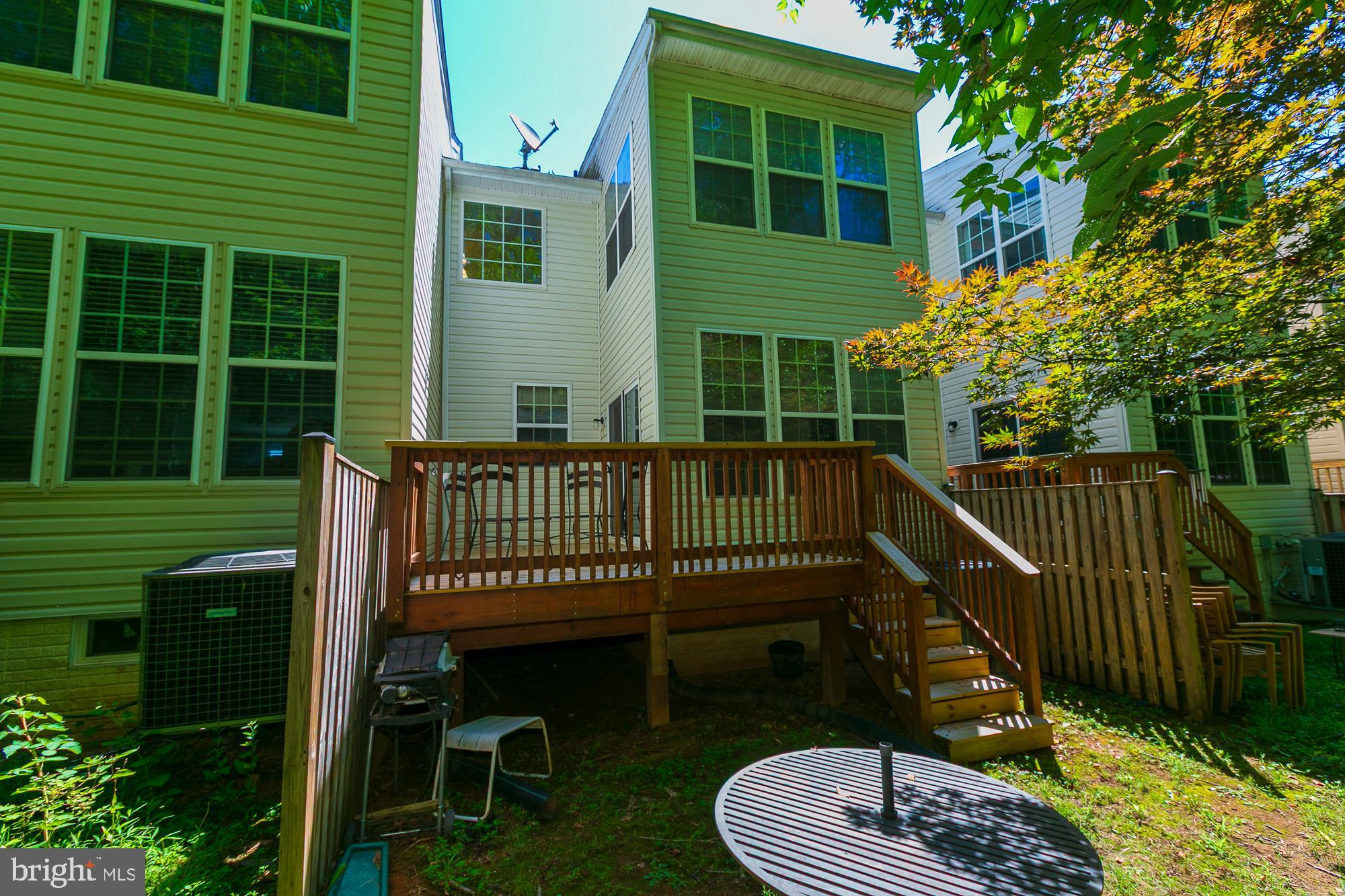 COLONIAL HILLS - Residential