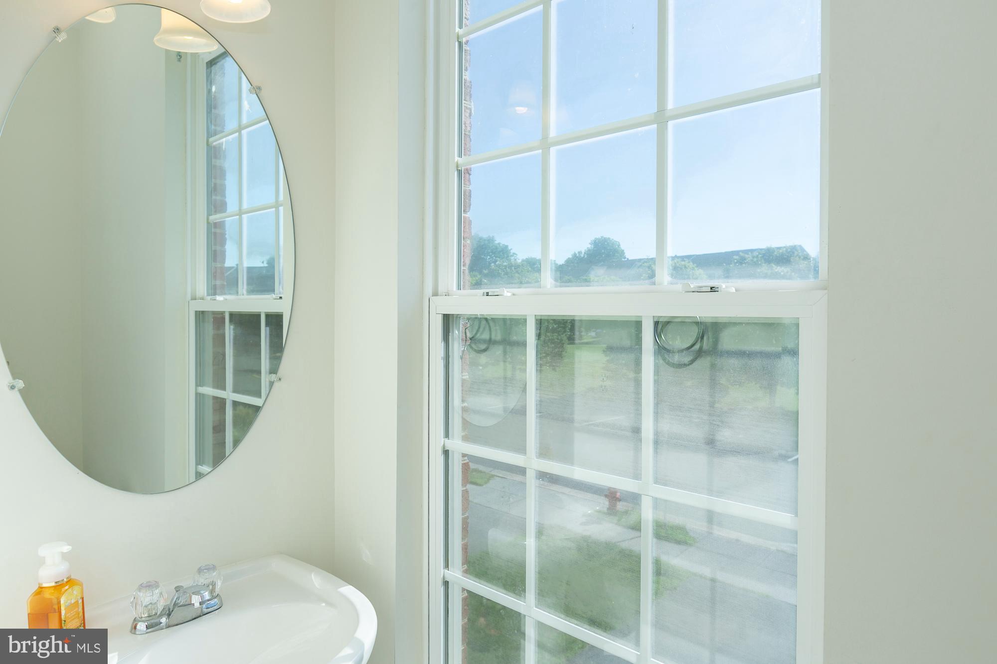 COLONIAL HILLS - Residential