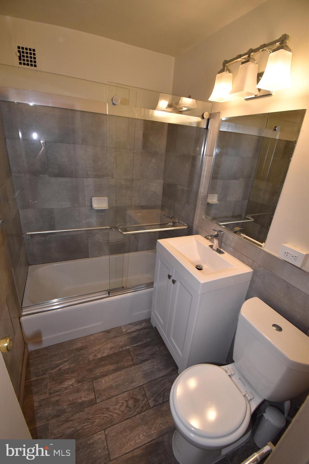 RIVER PLACE EAST - Residential Lease
