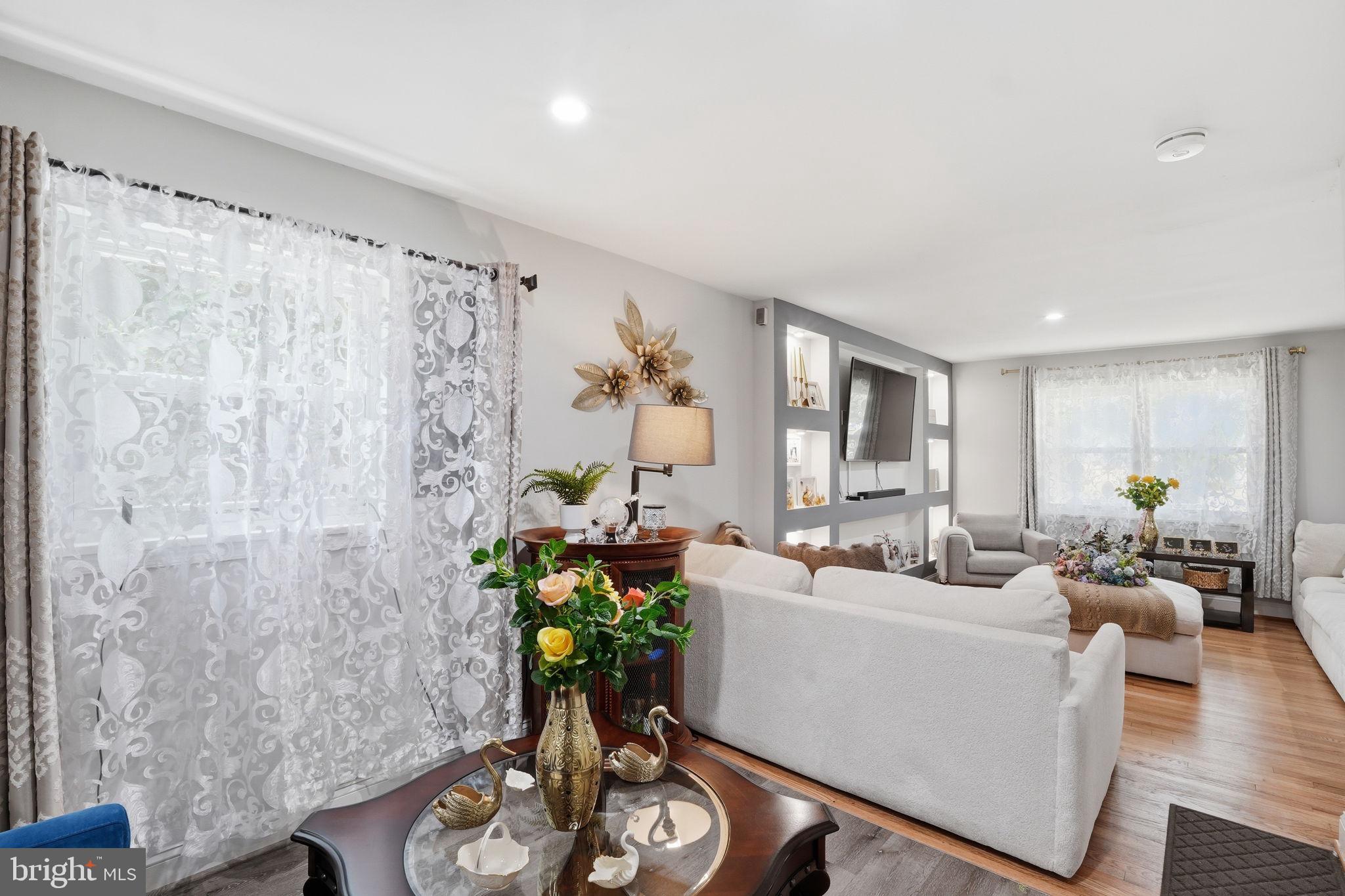 NORTH FORESTVILLE - Residential