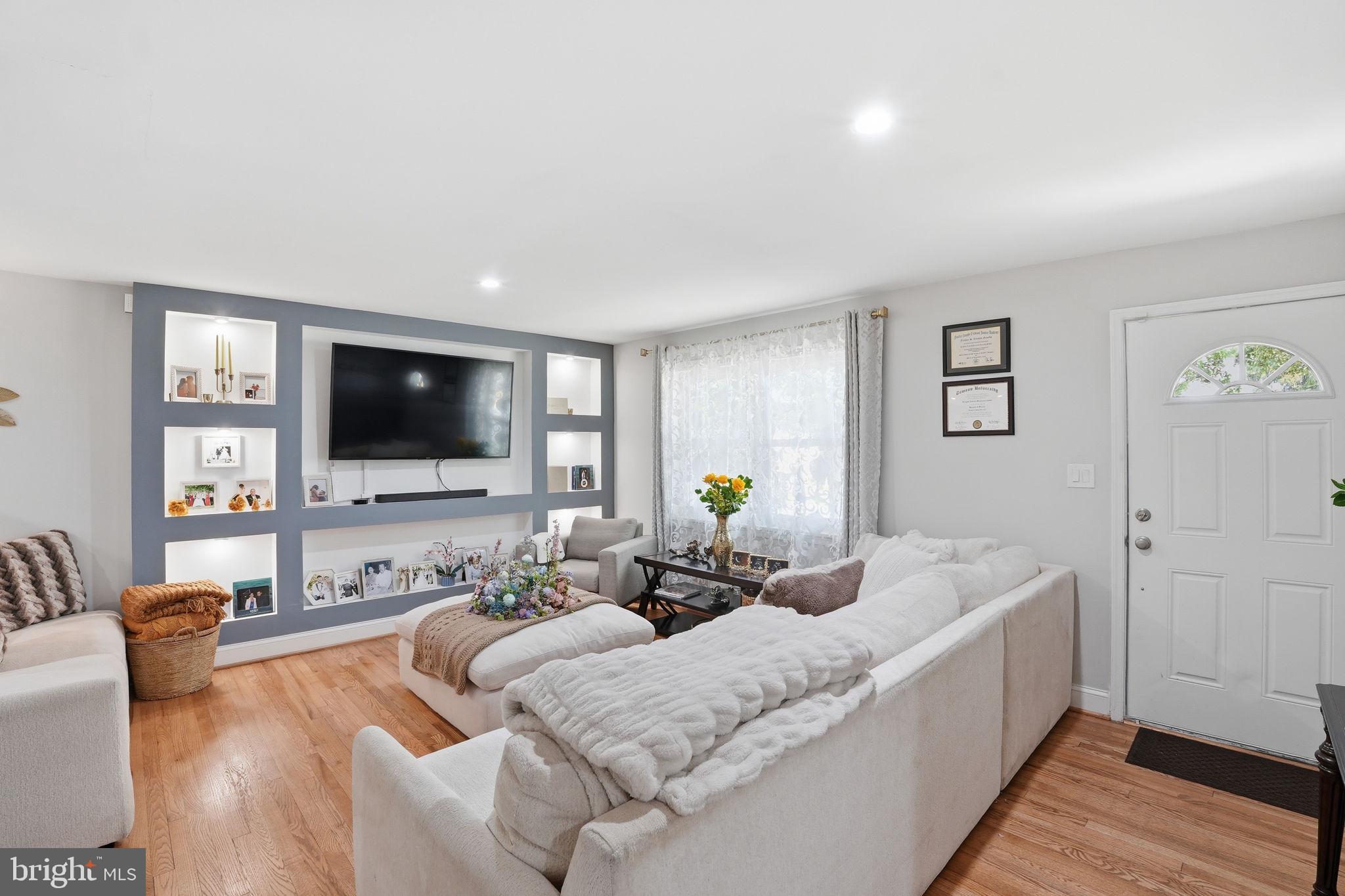NORTH FORESTVILLE - Residential