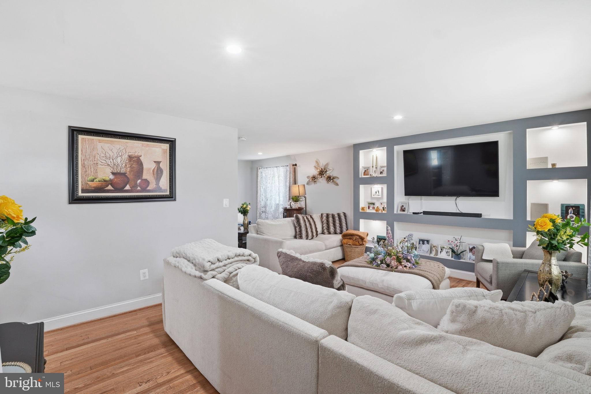 NORTH FORESTVILLE - Residential