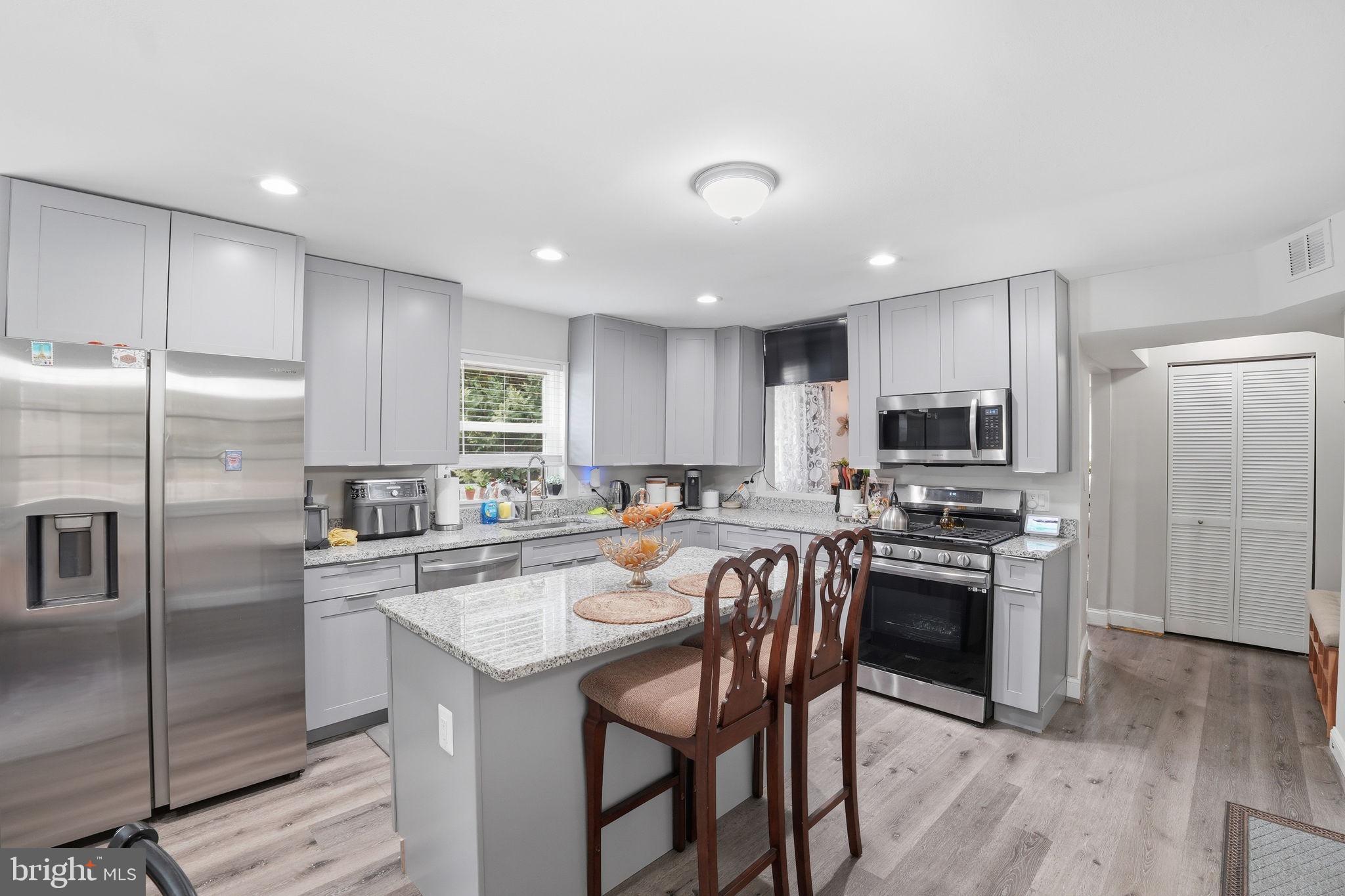 NORTH FORESTVILLE - Residential