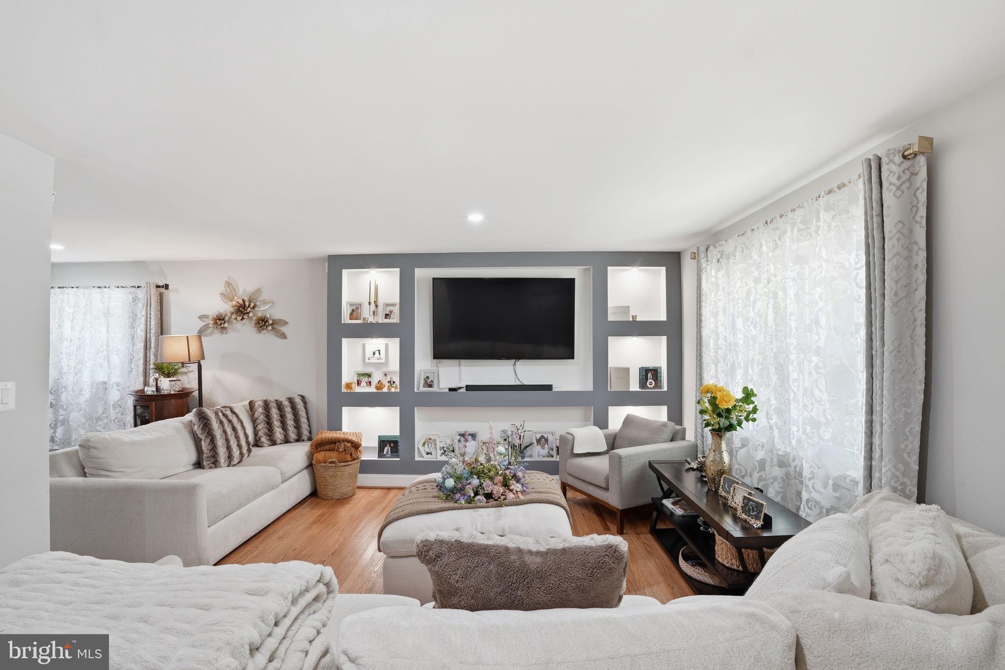 NORTH FORESTVILLE - Residential