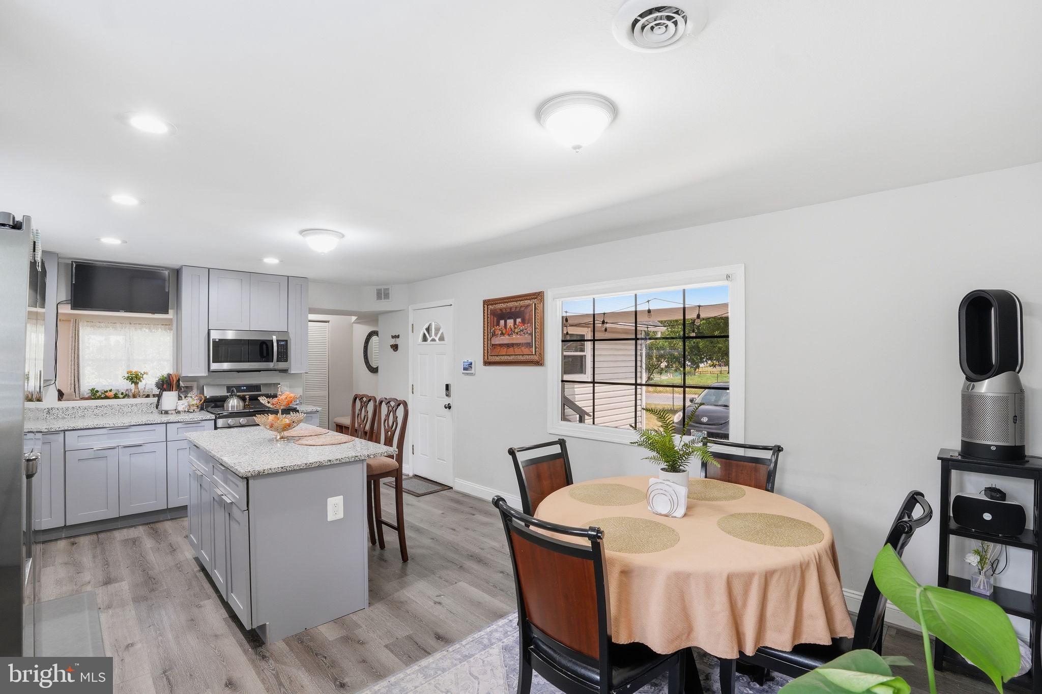 NORTH FORESTVILLE - Residential