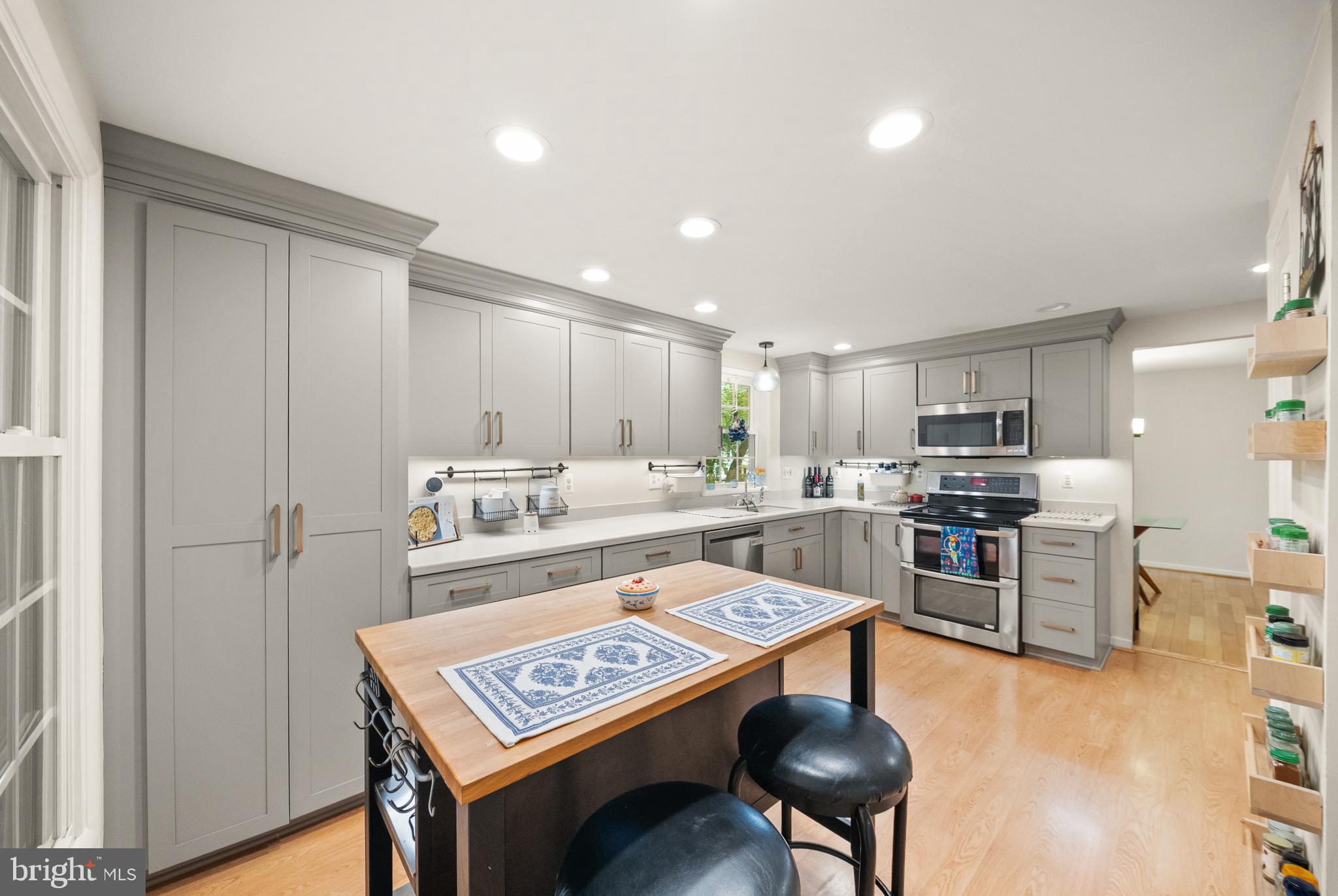 FOX MILL ESTATES - Residential