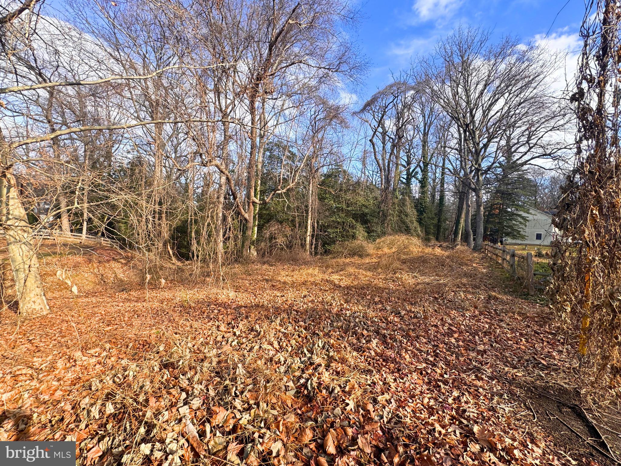 Easy accessible lot to build your dream home,  in close proximity to Herald Harbor Park, featuring trails, and outdoor recreation. Located just a short drive from Annapolis and major commuter routes, this land combines tranquility with accessibility. Schedule your visit today!