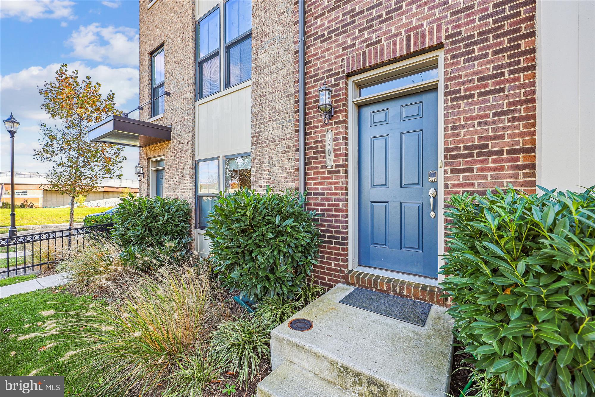RIVERDALE PARK STATION - Residential Lease