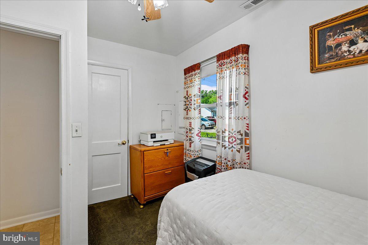 WOODLAND BEACH - Residential