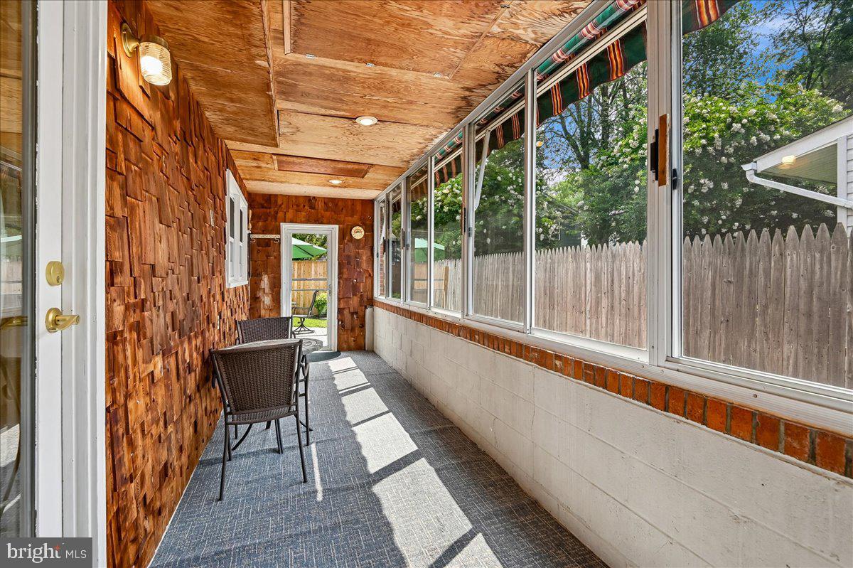 WOODLAND BEACH - Residential