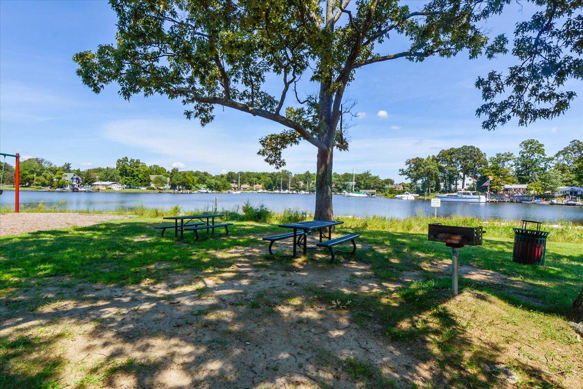 WOODLAND BEACH - Residential
