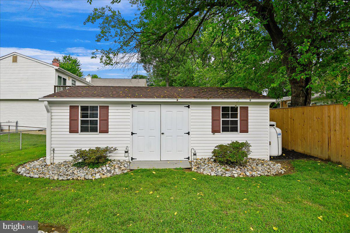 WOODLAND BEACH - Residential
