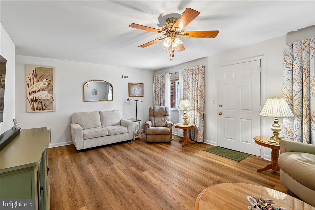 WOODLAND BEACH - Residential