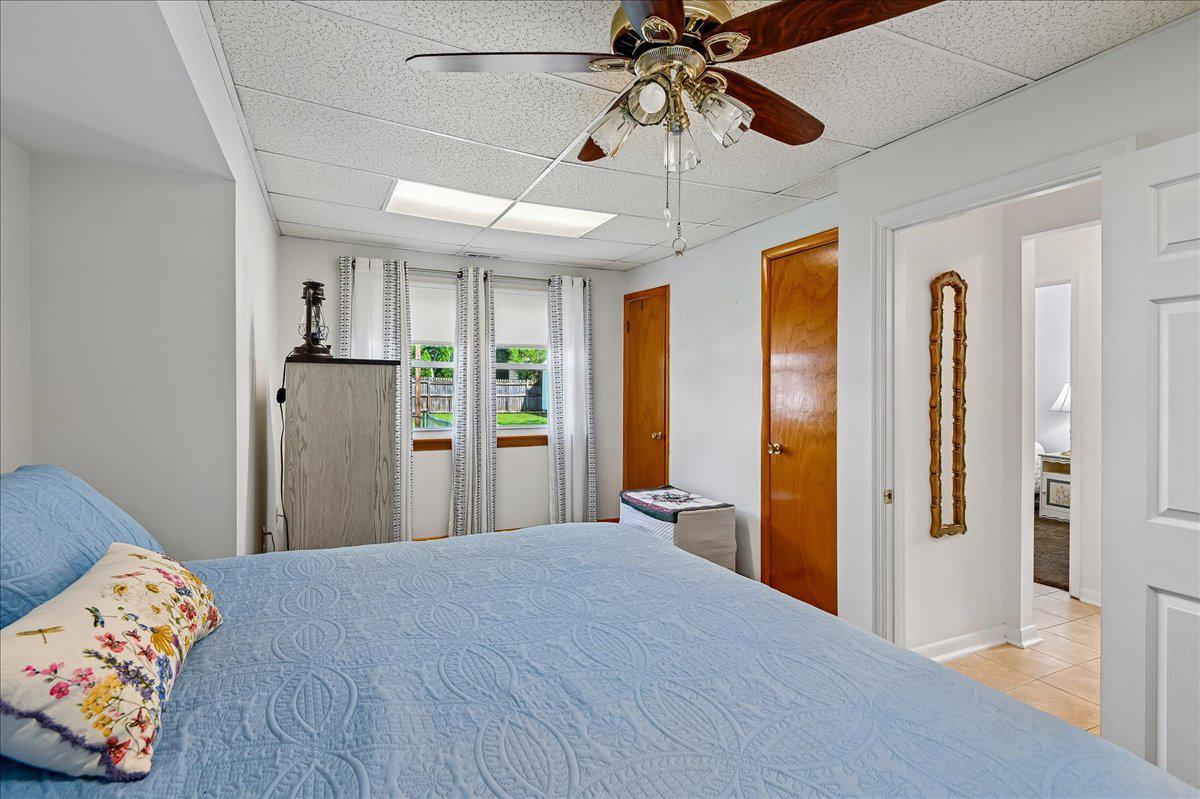 WOODLAND BEACH - Residential