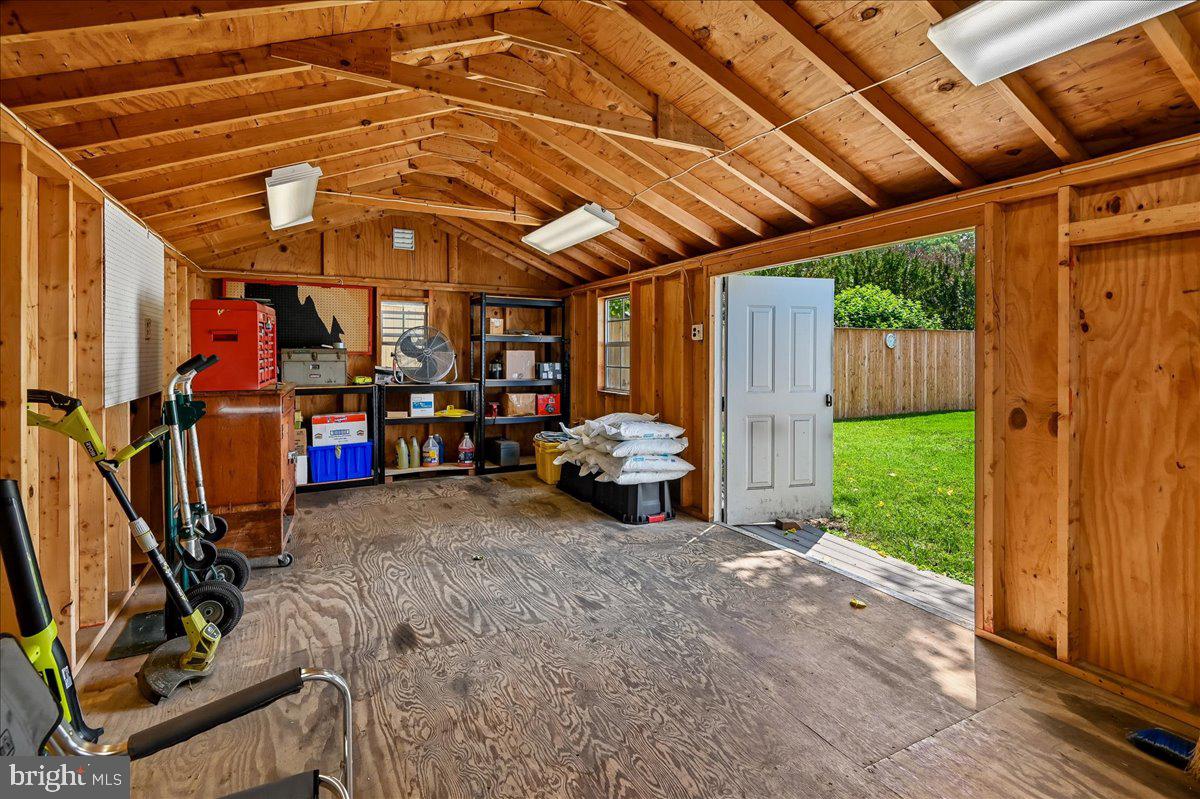 WOODLAND BEACH - Residential