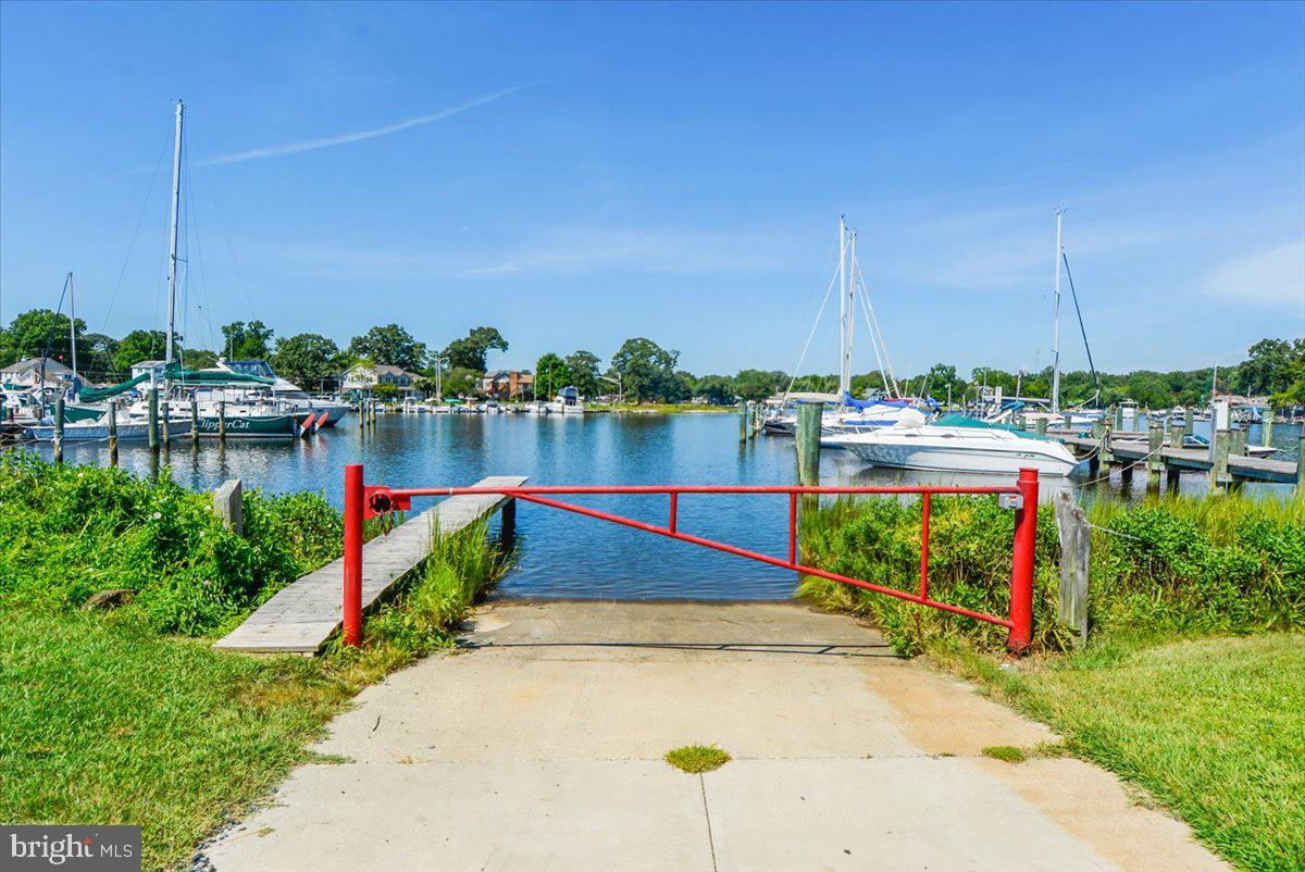 WOODLAND BEACH - Residential