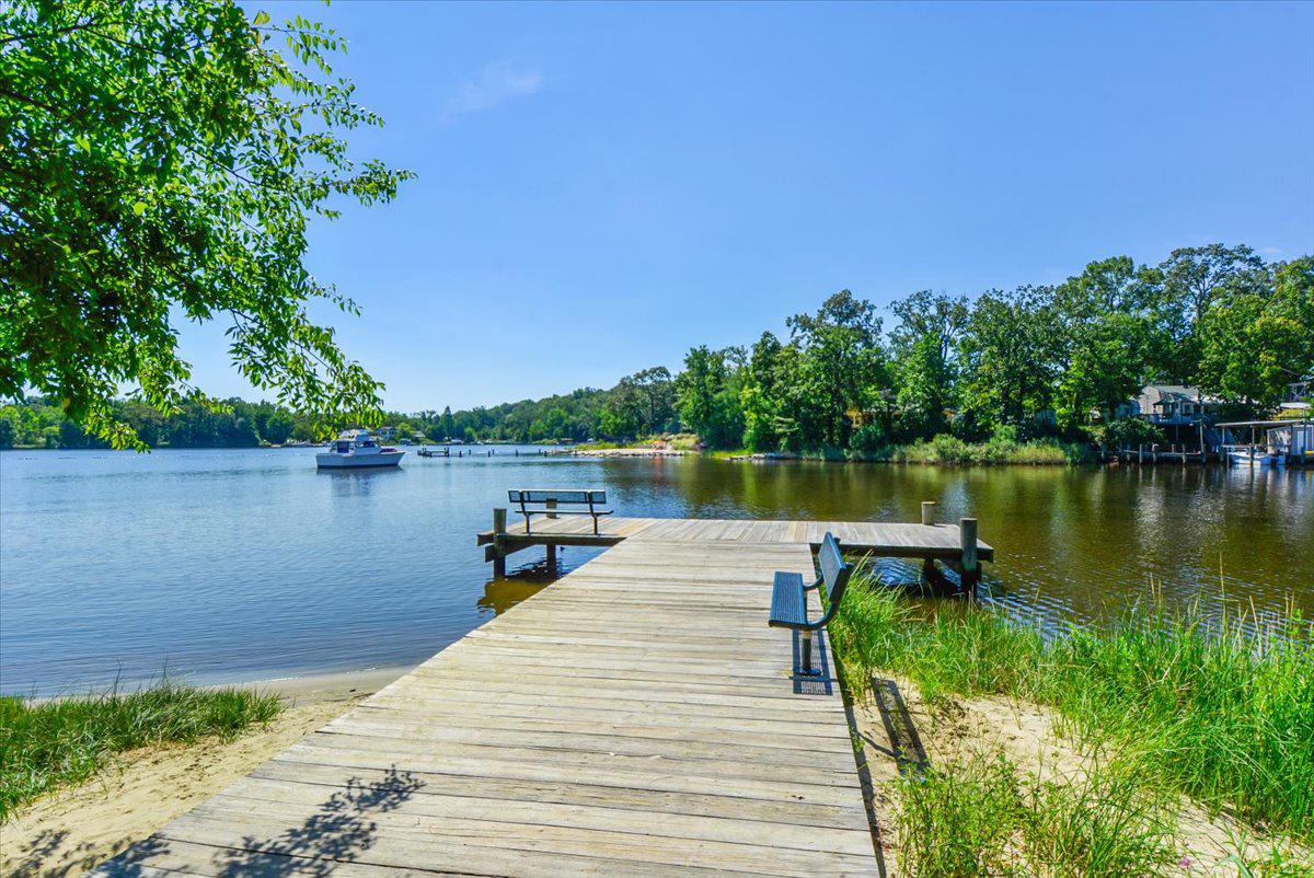 WOODLAND BEACH - Residential