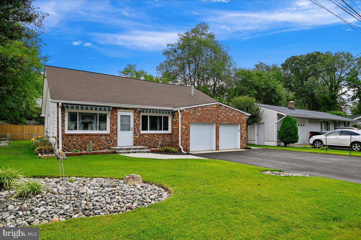 WOODLAND BEACH - Residential