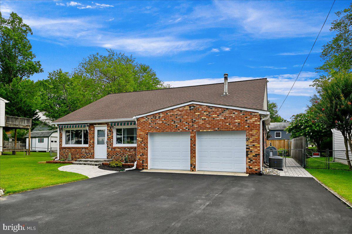 WOODLAND BEACH - Residential