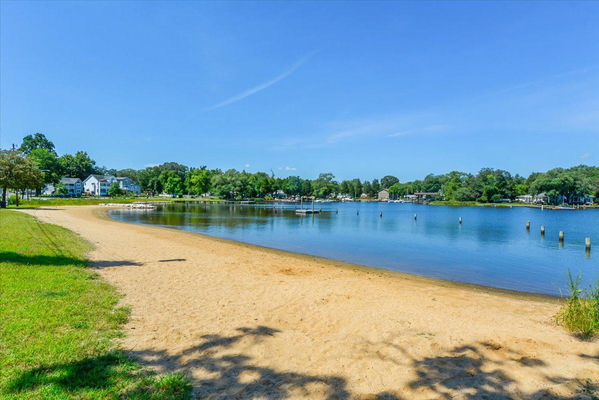 WOODLAND BEACH - Residential