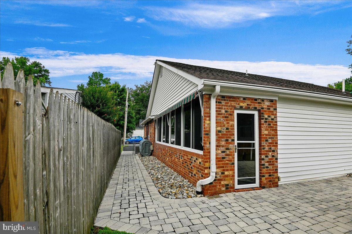 WOODLAND BEACH - Residential