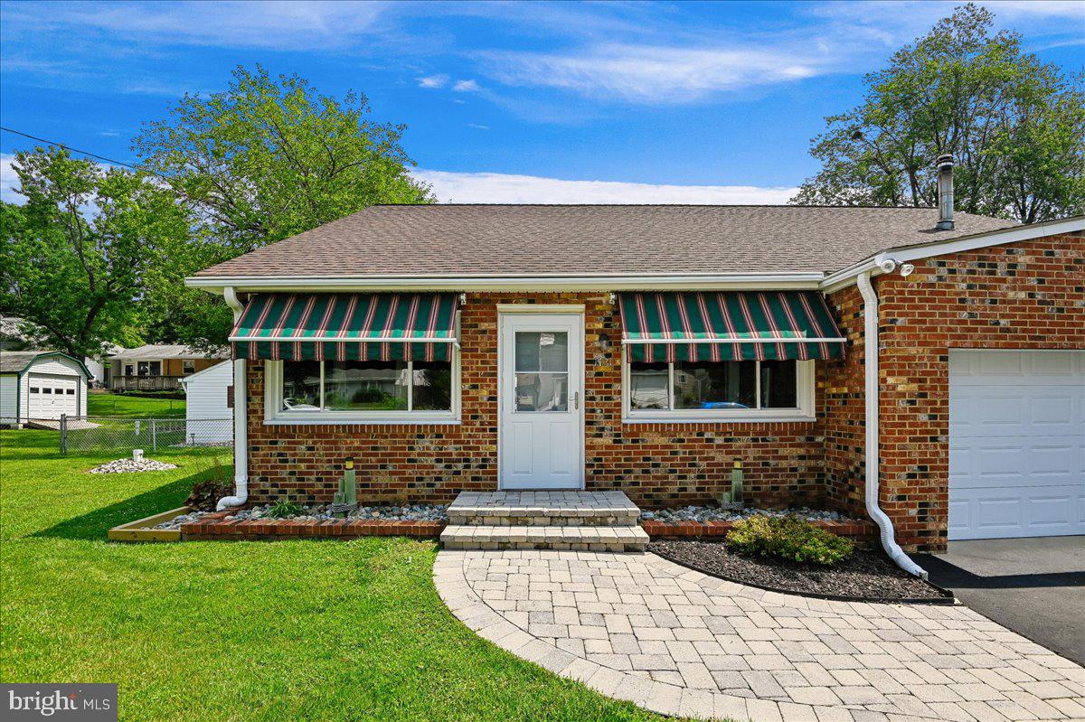 WOODLAND BEACH - Residential