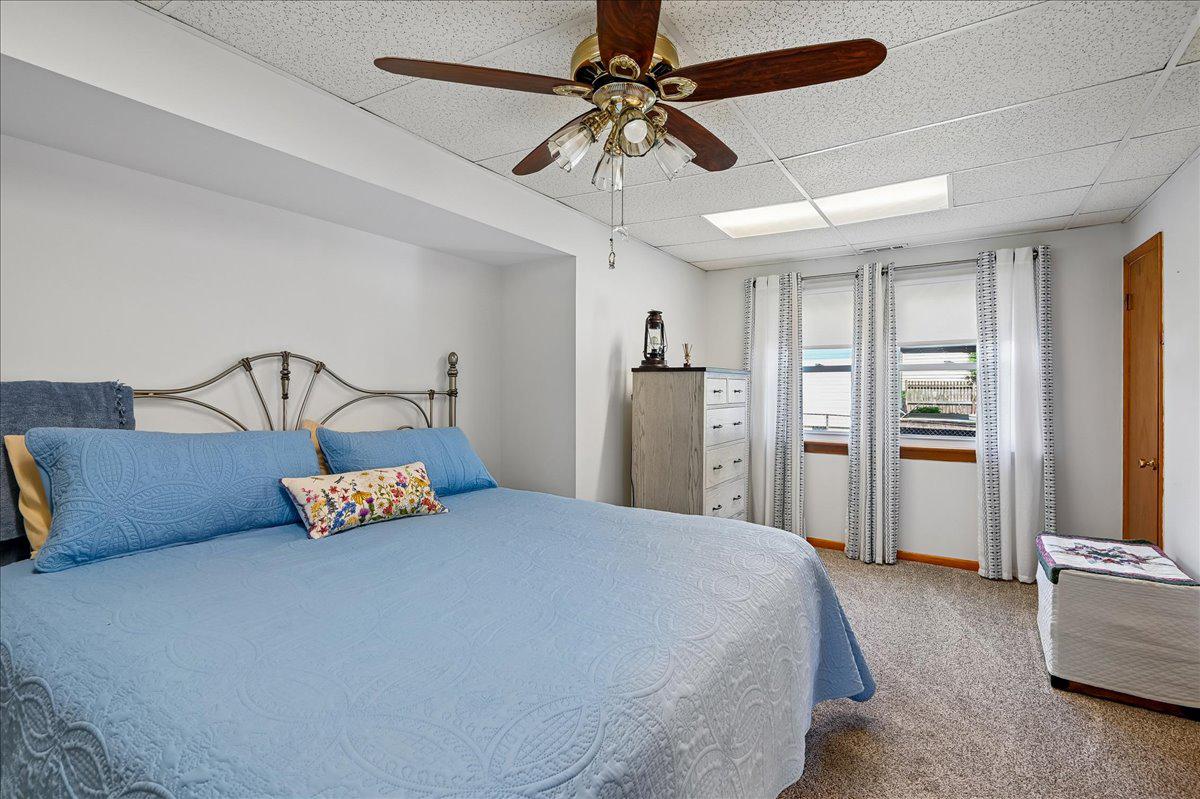 WOODLAND BEACH - Residential