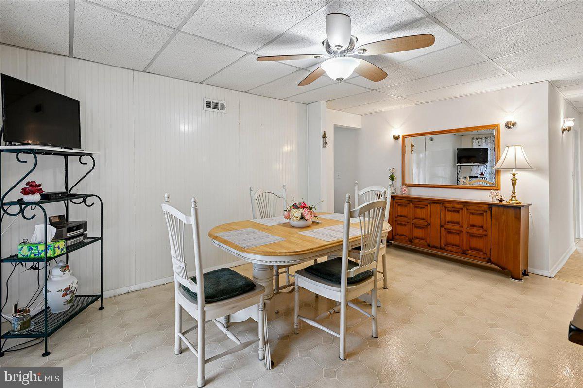 WOODLAND BEACH - Residential