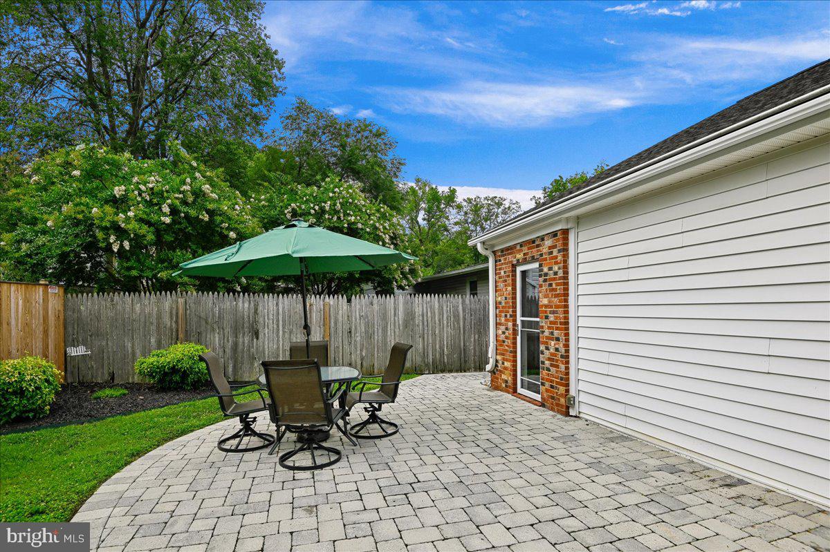 WOODLAND BEACH - Residential