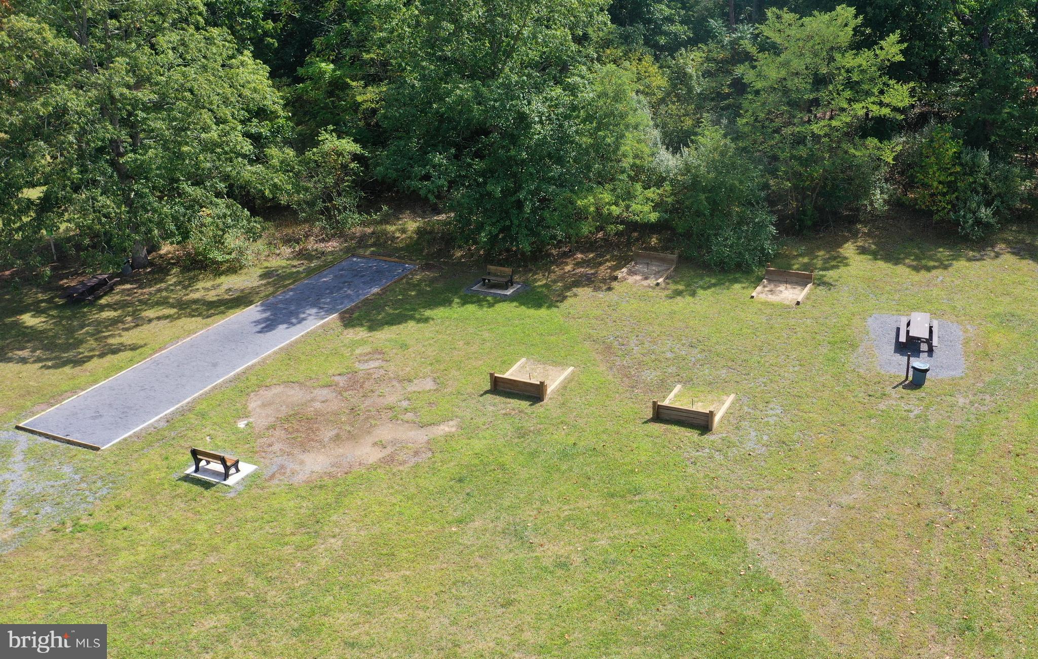 LAKE HOLIDAY ESTATES - Land